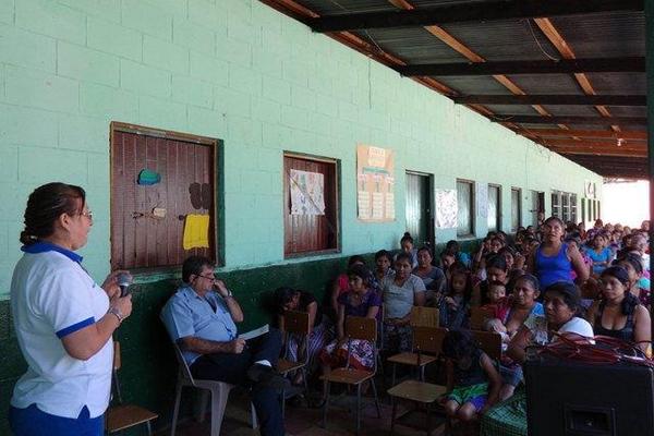 Autoridades de  escuela de San Antonio Suchitepéquez anuncian traslado  por vencimiento de contrato. (Foto Prensa Libre: Omar Méndez)