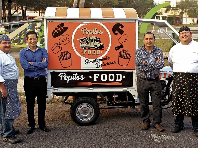 Carlos Calderón, Nilson Castillo, Donald Mazariegos, y Pablo Calderón, son los creadores de Pepitos Food. (Foto Prensa Libre: Esbin García)