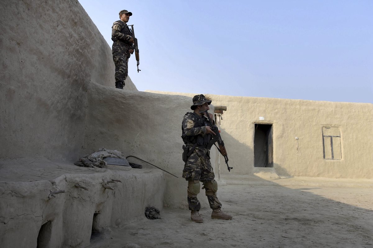 Estados Unidos mantiene en el país asiático una misión de combate con 9 mil 800 soldados hasta el final del 2016. (Foto Prensa Libre: EFE).