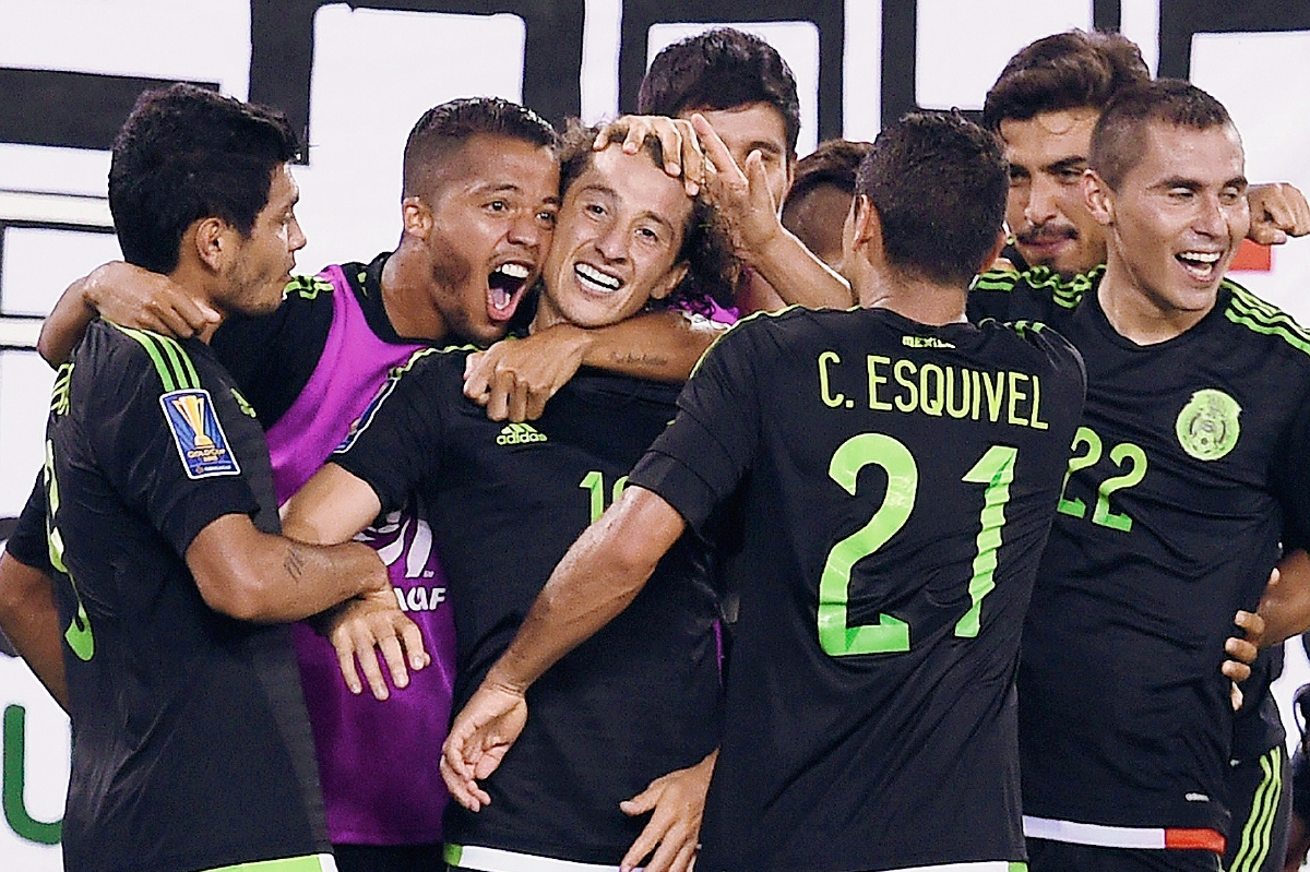 México festeja el gol marcado por Andrés Guardado. (Foto Prensa Libre: AFP).