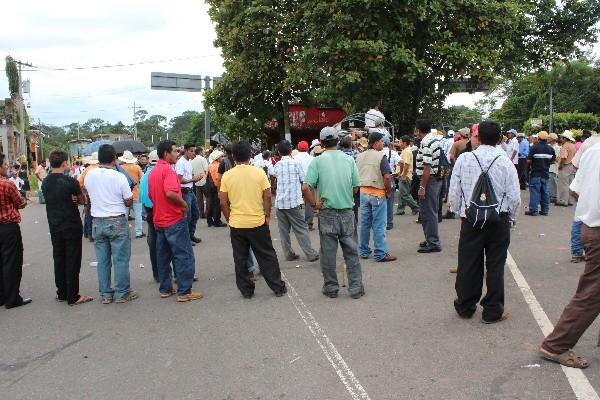 En  el  sur  de San Marcos, vecinos se han  manifestado contra Energuate.
