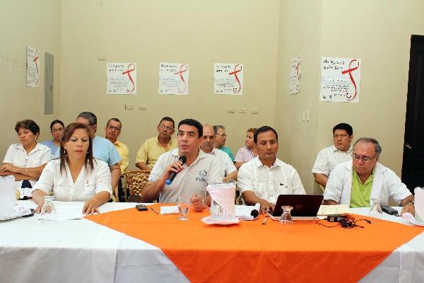 Autoridades informan    sobre jornada de detección de VIH/sida, en Retalhuleu.