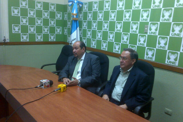 La bancada UNE pidió aclarar escándalos a Pérez y Sinibaldi. (Foto Prensa Libre: Carlos Álvarez)<br _mce_bogus="1"/>
