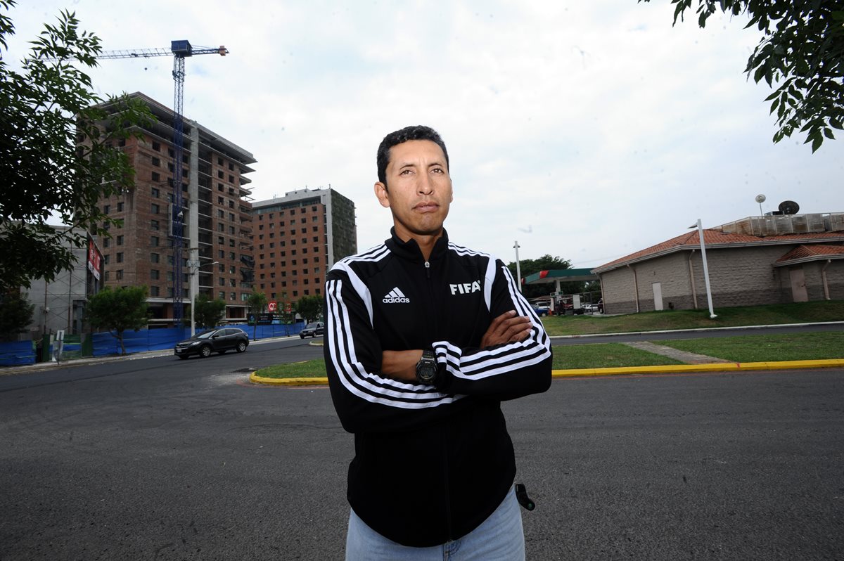 Érick Samayoa forma parte de los 22 instructores físicos que la Fifa tiene en el mundo. (Foto Prensa Libre: Francisco Sánchez)