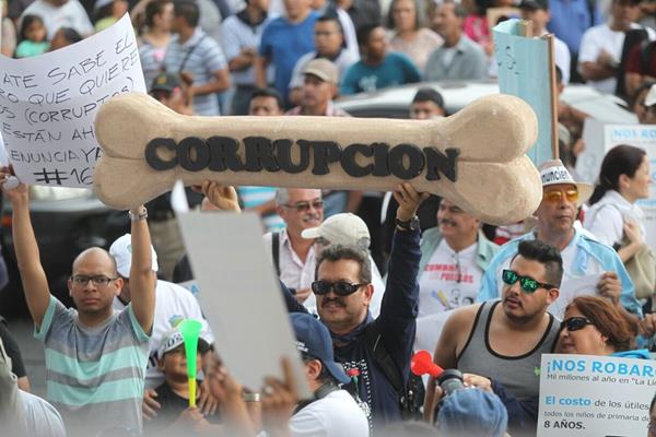 Este 9 de diciembre se celebra el Día contra la Corrupción. En Guatemala una de las mayores manifestaciones contra este flagelo se registró en el 2015, contra el gobierno del PP. (Foto Prensa Libre: Hemeroteca PL)
