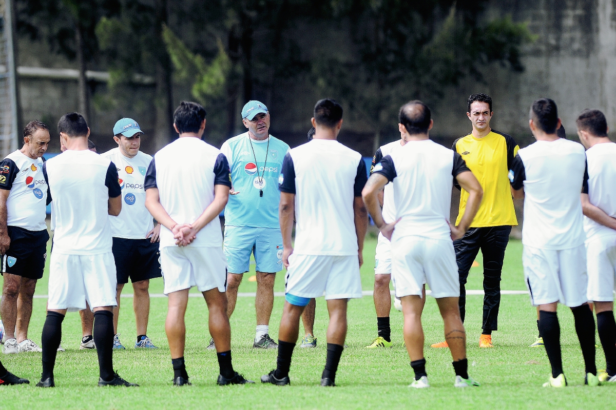 La Selección Nacional captada en un entrenamiento, el 3 de junio de 2015 en el Proyecto Goal. (Foto de Francisco Sánchez).