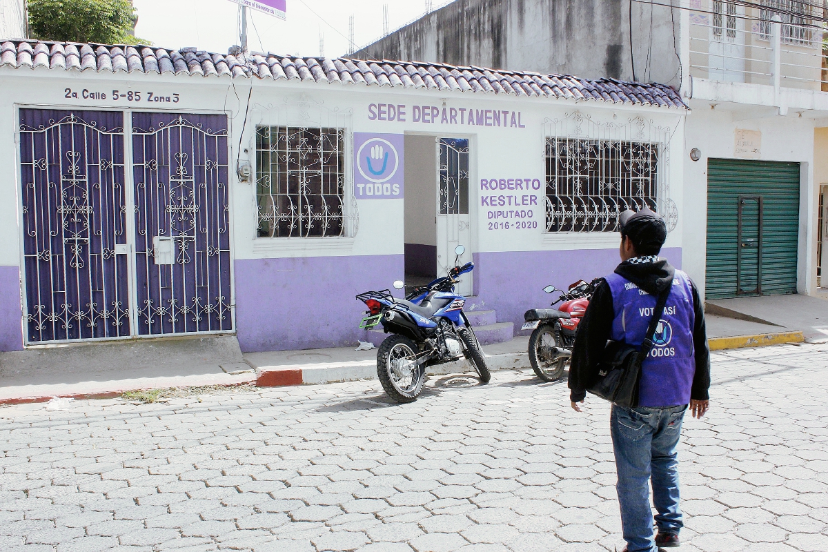 En sede del partido Todos en la cabecera de Chimaltenango robaron por segunda ocasión. (Foto Prensa Libre: Víctor Chamalé)