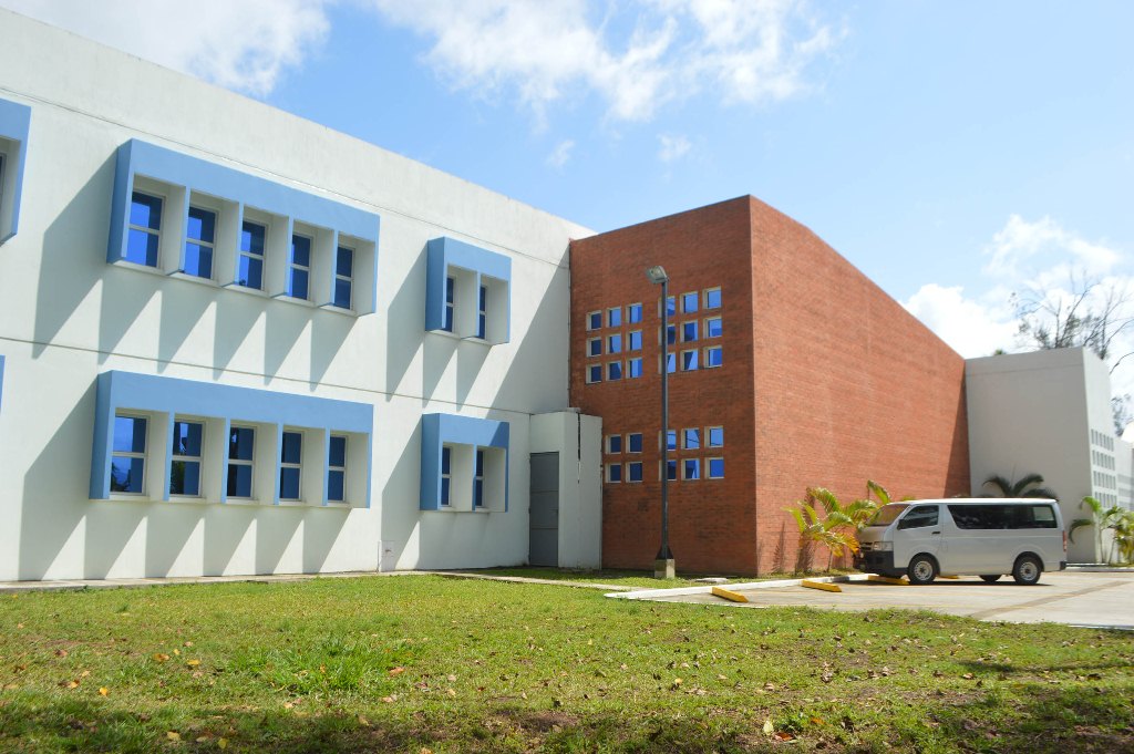 Nuevo edificio que albergará hospital de IGSS en Puerto Barrios, Izabal. (Foto Prensa Libre: Dony Stewart).