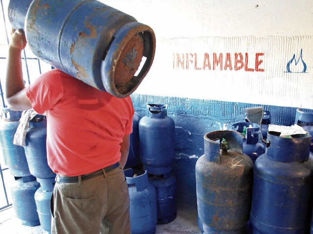 El gas propano fue uno de los productos que mostró un aumento de precios a principios de enero de este año. (Foto Prensa Libre: Carlos Hernández)