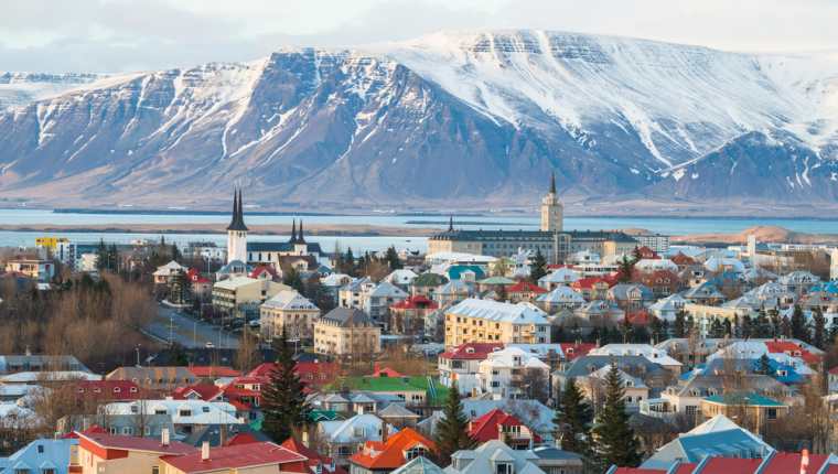 El balance combinado de los tres grandes bancos islandeses --Kaupthing, Landsbanki, Glitnir-- equivalía antes de la crisis a casi 10 veces el PIB de Islandia. (Foto Prensa Libre: Shutterstock)