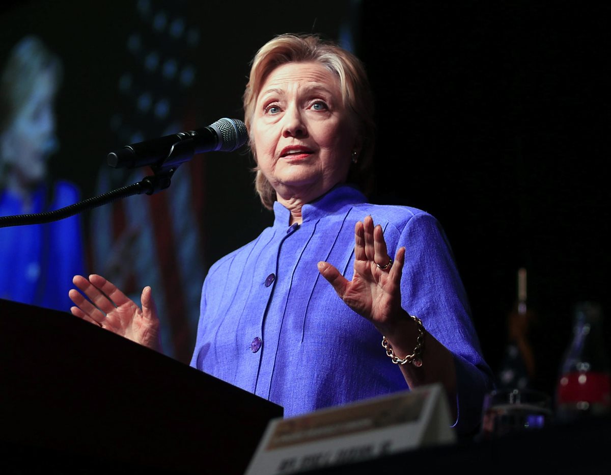Clinton, durante un discurso proselitista en Chicago. (Foto Prensa Libre: EFE).