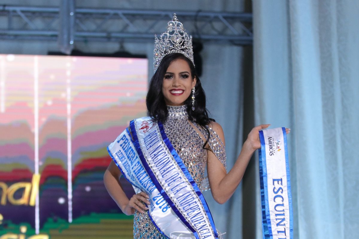 La nueva Reina Nacional de la Fiestas de Independencia es originaria de Escuintla, María Sazo. (Foto Prensa Libre: Raúl Juárez)