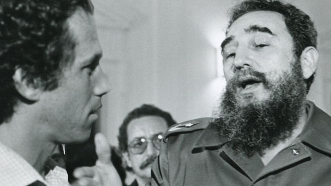 Jon Alpert y Fidel Castro en los 70, durante uno de los varios encuentros que ambos tuvieron a lo largo de décadas. (Foto: Jon Alpert / Keiko Tsuno)