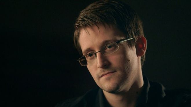 Edward Snowden se encuentra asilado en Rusia desde 2013 y le ha pedido al presidente de EE. UU., Barack Obama, que lo indulte.