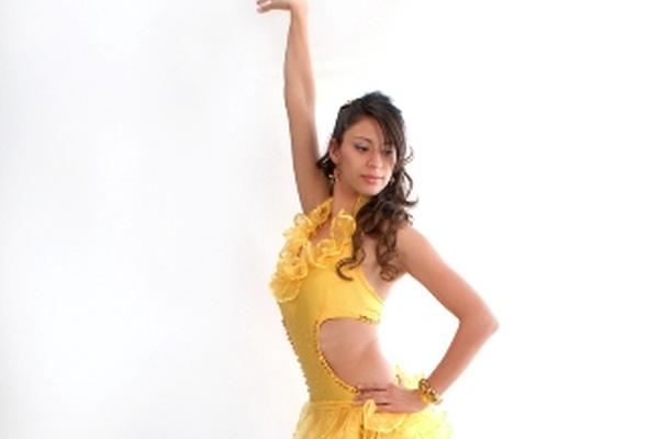 El 23 de octubre del  2003, la Asociación Cultural Vicenta Laparra de la Cerda la seleccionó entre 300 figuras del arte nacional en sus diferentes manifestaciones  como bailarina revelación en danza artística joven. (Foto Prensa Libre: Billy Quijada)