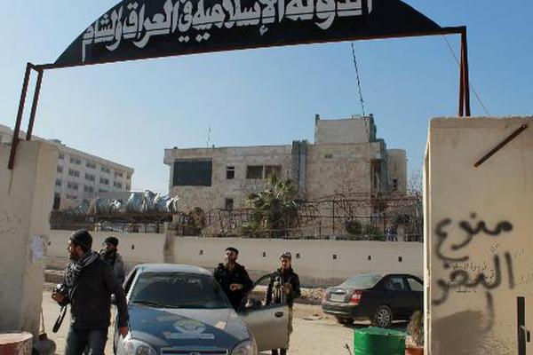 La sede de los yihadistas del Estado Islámico en Irak y Levante en Alepo. (Foto Prensa Libre: AFP)