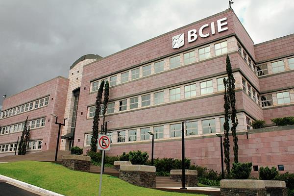 La sede del BCIE se encuentra en Tegucigalpa, Honduras y en 2017 ese organismo financiero regional otorgó una cartera de préstamos por US$137 millones. (Foto Prensa Libre: Hemeroteca)