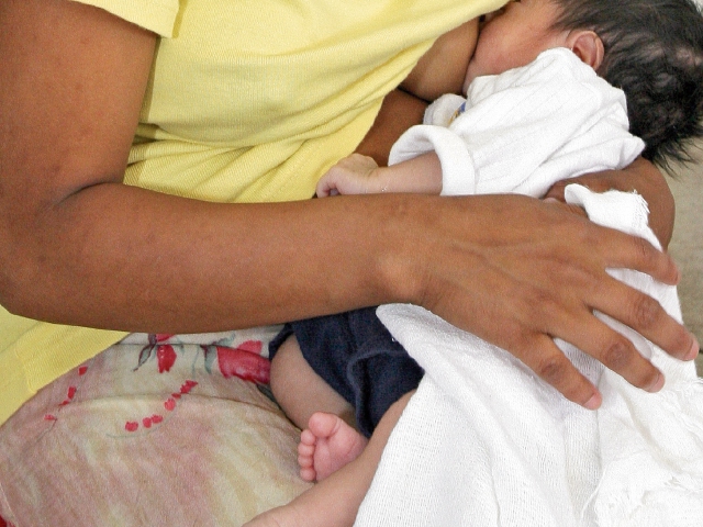 Niñas de 10 años se convierten en madres, lo cual impacta a cooperantes, que consideran esos embarazos como un problema serio. (Foto Prensa Libre: Hemeroteca PL)