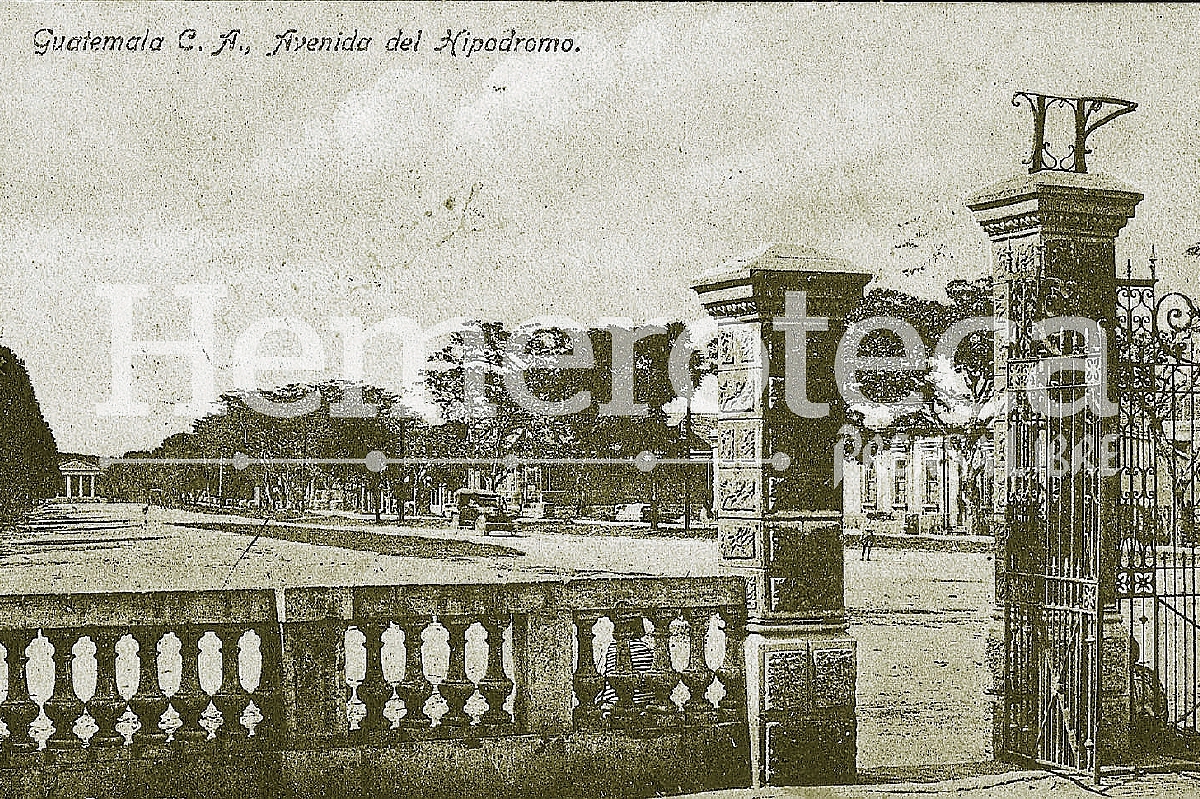 Avenida del Hipódromo, al fondo se observa lo que una vez fue el templo de Minerva. Foto: Hemeroteca PL.