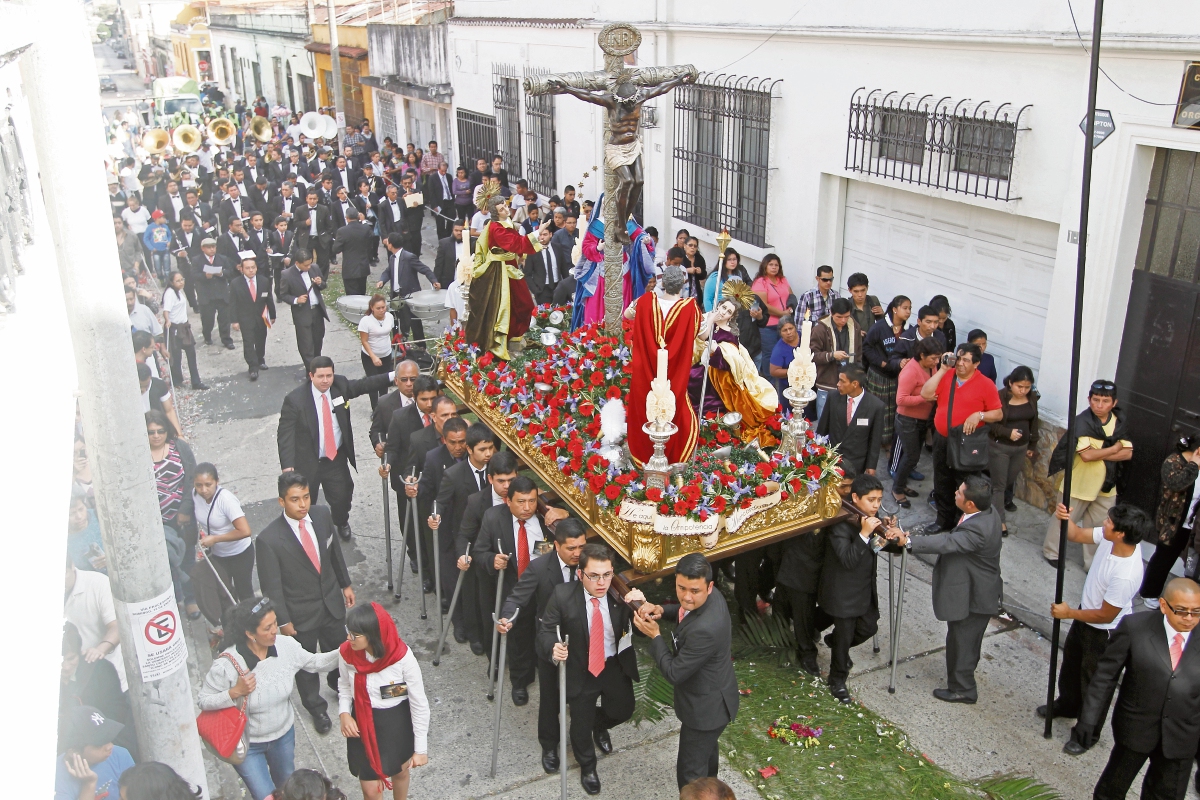 Las hermandades administran los recursos que se obtienen por las procesiones durante Semana Santa. (Foto Prensa Libre: RODRIGO MENDEZ).