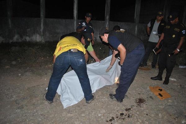 El  cuerpo de Rosales   quedó en la carretera.