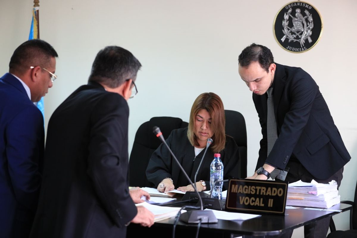 Villate expuso sus argumentos ante la jueza Anabella Cardona. (Foto Prensa Libre: Carlos Hernández)