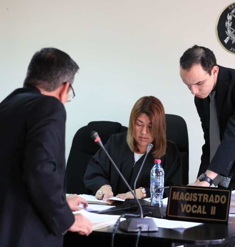 Villate expuso sus argumentos ante la jueza Anabella Cardona. (Foto Prensa Libre: Carlos Hernández)