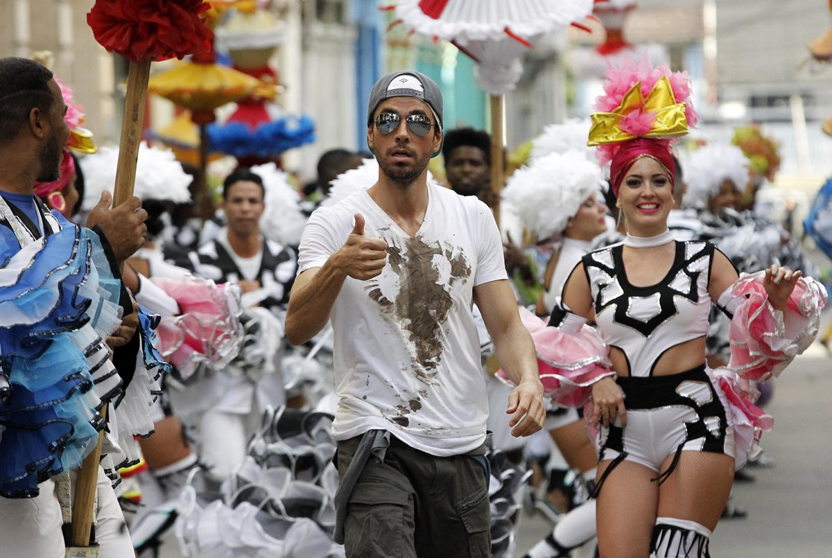 El cantante español Enrique Iglesias graba en la isla de Cuba el video del Súbeme la radio. (Foto Prensa Libre: EFE)