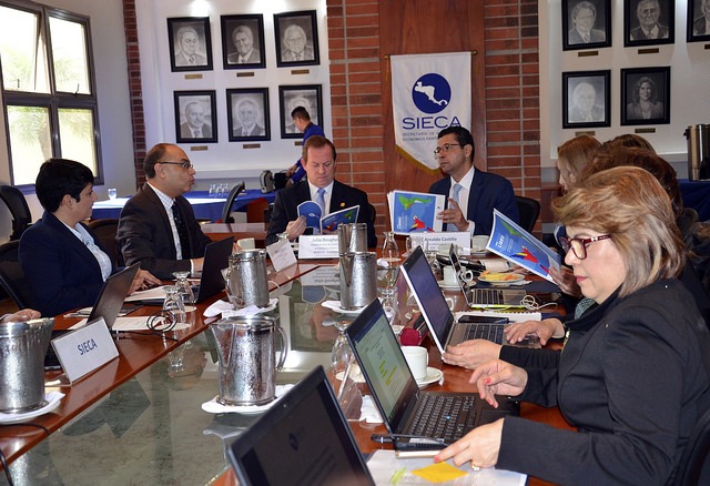 La reunión se llevó a cabo en la sede de la Secretaría de Integración Económica Centroamericana (Sieca). (Foto Prensa Libre: Cortesía Mineco)