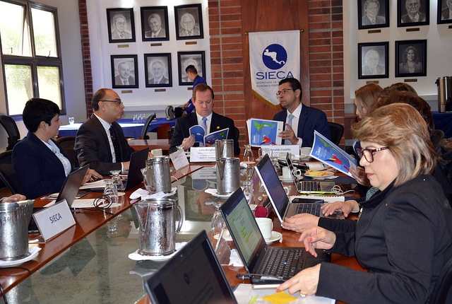 La reunión se llevó a cabo en la sede de la Secretaría de Integración Económica Centroamericana (Sieca). (Foto Prensa Libre: Cortesía Mineco)