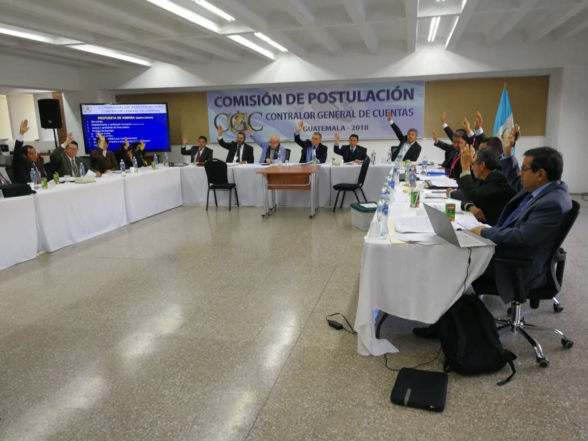La Comisión de Postulación para contralor general de Cuentas tiene 48 horas para responder sobre el amparo presentado por Elvyn Díaz. (Foto Prensa Libre: Kenneth Monzón)