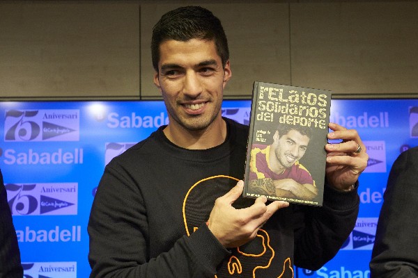 Luis Suárez habló del futuro de la Liga en la presentación del libro Relatos solidarios del deporte. (Foto Prensa Libre: EFE)