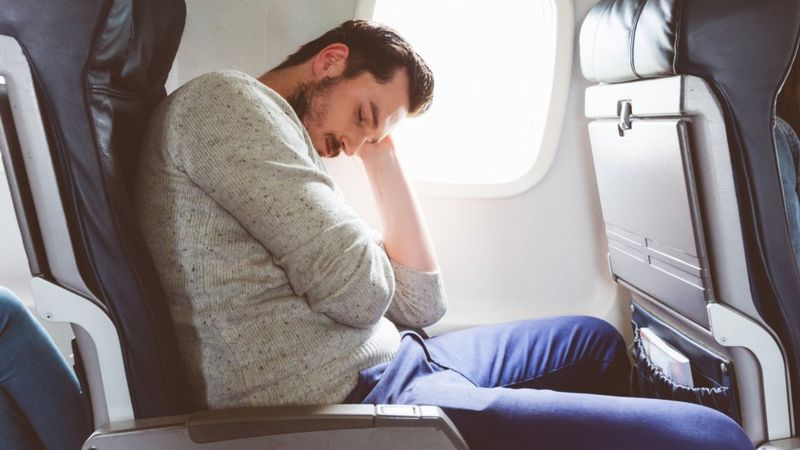 El jet lag ocurre cuando el ciclo del sueño no coincide con el periodo nocturno al que el cuerpo está acostumbrado. (iStock/Getty Images).