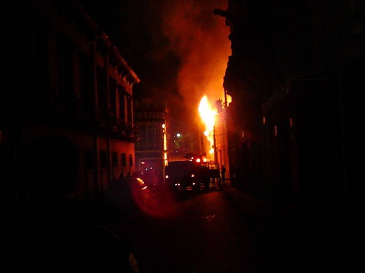 Este fue el panorama que se vivió la noche del 31 de julio del 2015 en Xela. (Foto Prensa Libre: Hemeroteca PL)