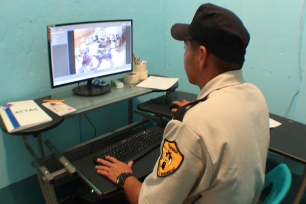 Cámaras de vigilancia del hospital de Cuilapa, Santa Rosa, estarán  a cargo del nuevo personal. (Foto Prensa Libre: Oswaldo Cardona)