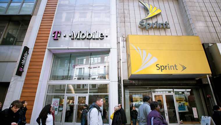 Los grupos de telecomunicaciones T-Mobile y Sprint anunciaron este domingo haber alcanzado un acuerdo de fusión en Estados Unidos.