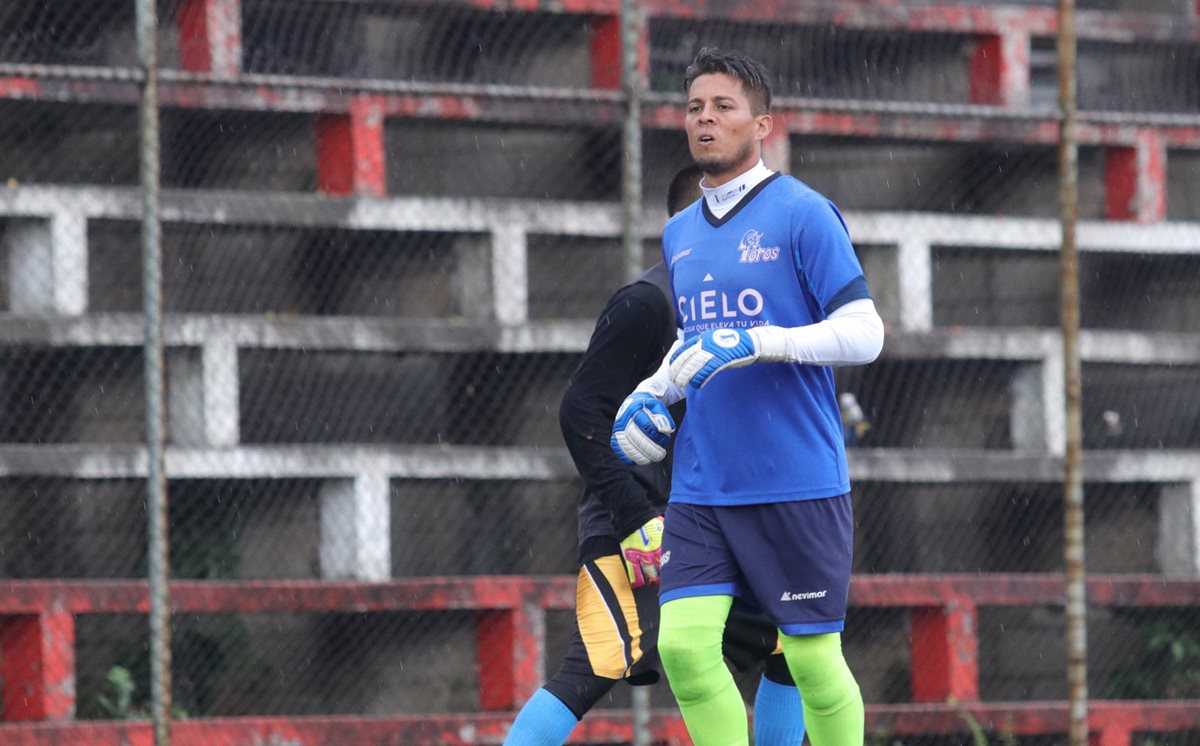 Víctor Bolívar guardameta de Malacateco espera tener un buen papel con los toros en el Apertura 2018. (Foto Prensa Libre: Raúl Juárez)