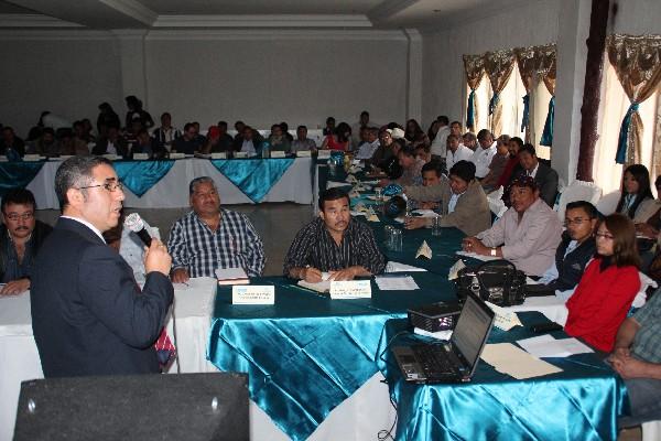 Reunión del Codede de Huehuetenango, en la que se informa sobre la deuda de arrastre para este año.