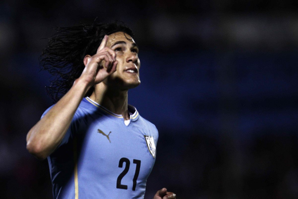 Edinson Cavani de Uruguay celebró así tras anotar un gol ante Guatemala el pasado 6 de junio. (Foto Prensa Libre:AP)