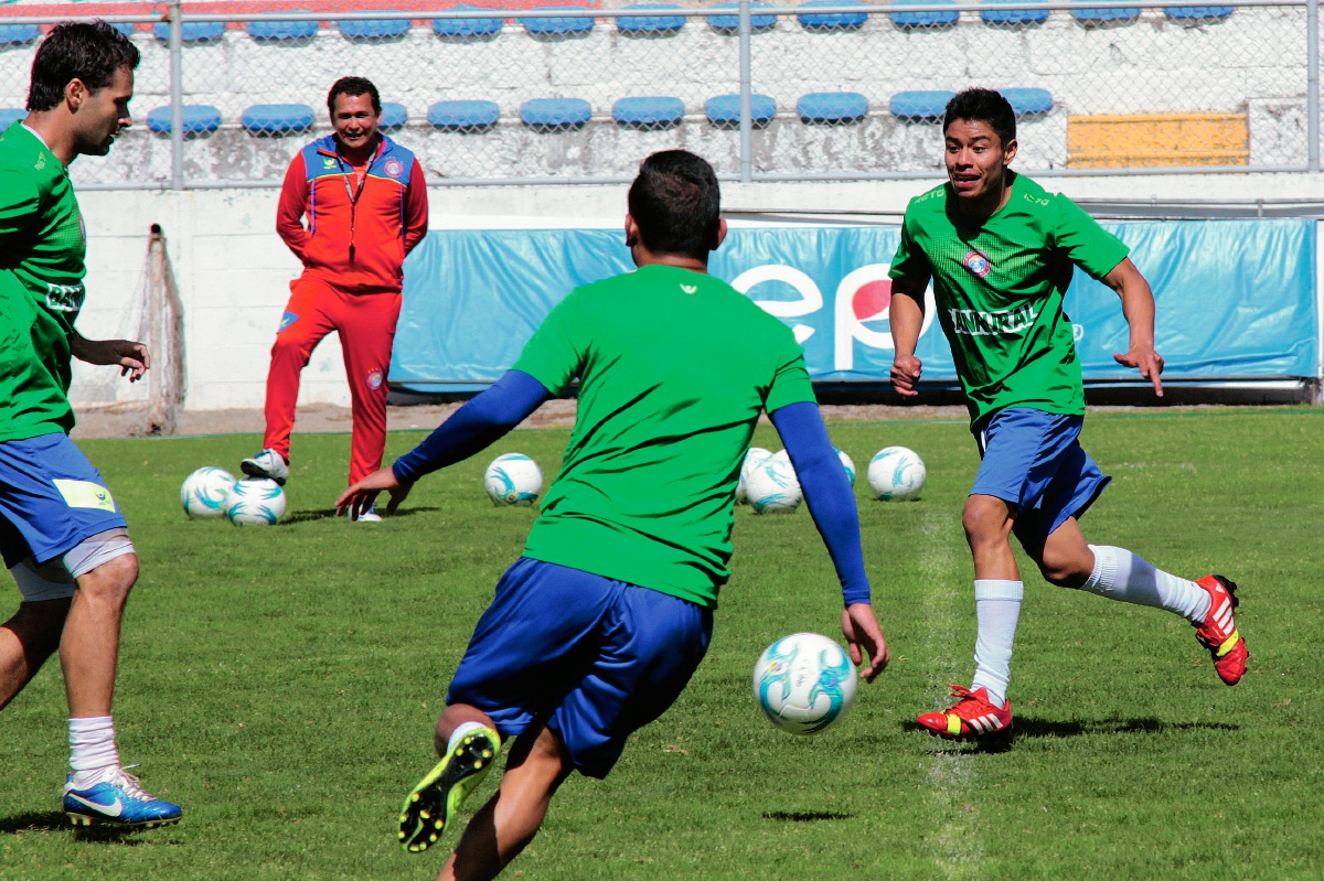 José Gonón es una de las nuevas figuras de Xelajú, que busca ganarse un lugar en el equipo titular. (Foto Prensa Libre: Carlos Ventura)