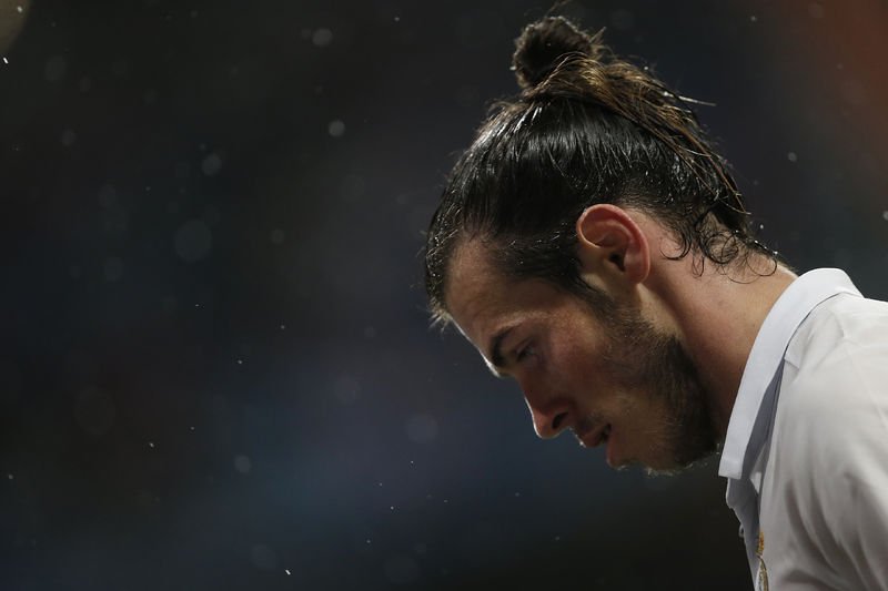 Gareth Bale volvió a resentirse y trabajó por separado durante el entrenamiento con el Real Madrid. (Foto Prensa Libre: EFE).