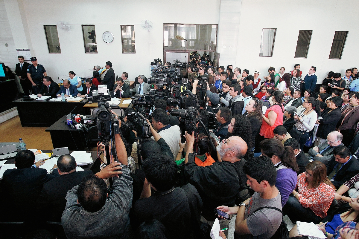 Debido a una denuncia de la Fundación contra el Terrorismo, el Juez Darwin Porras dictó arraigo contra el fiscal Orlando López, quien conoce el expediente por supuesto genocidio. (Foto Prensa Libre: Hemeroteca PL).