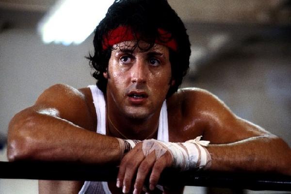 Sylvester stallone es conocido por haber interpretado a Rocky Balboa.