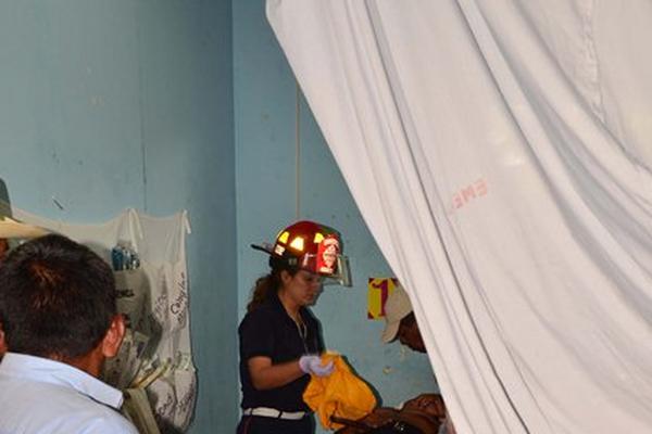 El jefe edil recibe atención hospitalaria. (Foto Prensa Libre: Rigoberto Escobar)<br _mce_bogus="1"/>