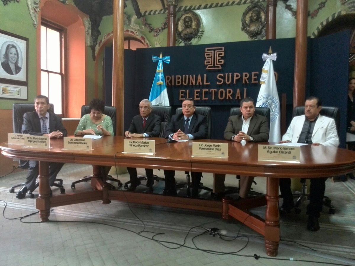 El pleno de magistrados del TSE oficializó la elección de Jimmy Morales y Jafeth Cabrera como Presidente y Vicepresidente electos. (Foto Prensa Libre: Esbín García)