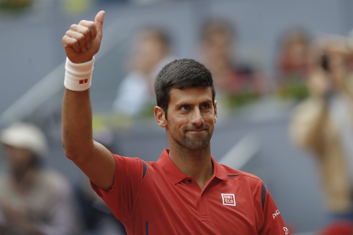Novak Djokovic superó a Milos Raonic y se clasificó a semifinales. (Foto Prensa Libre: AFP)