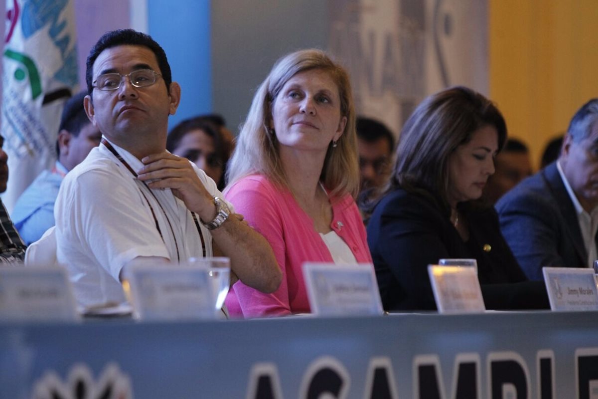 El presidente Jimmy Morales apoyará a los alcaldes para evitar se elimine la figura legal del fuero. (Foto Prensa Libre: Paulo Raquec).