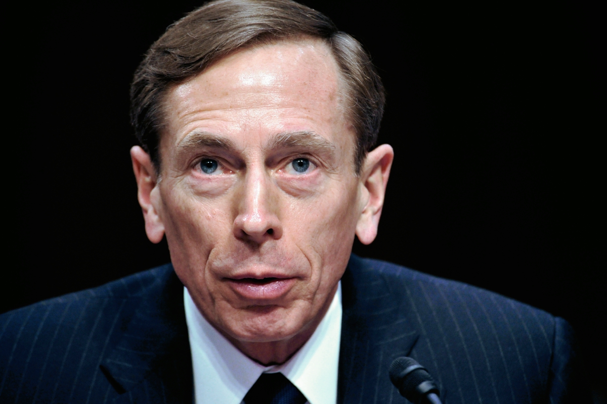 El exdirector de la CIA David Petraeus se declarará culpable en la filtración de documentos, a su amante, (Foto Prensa Libre:AP)