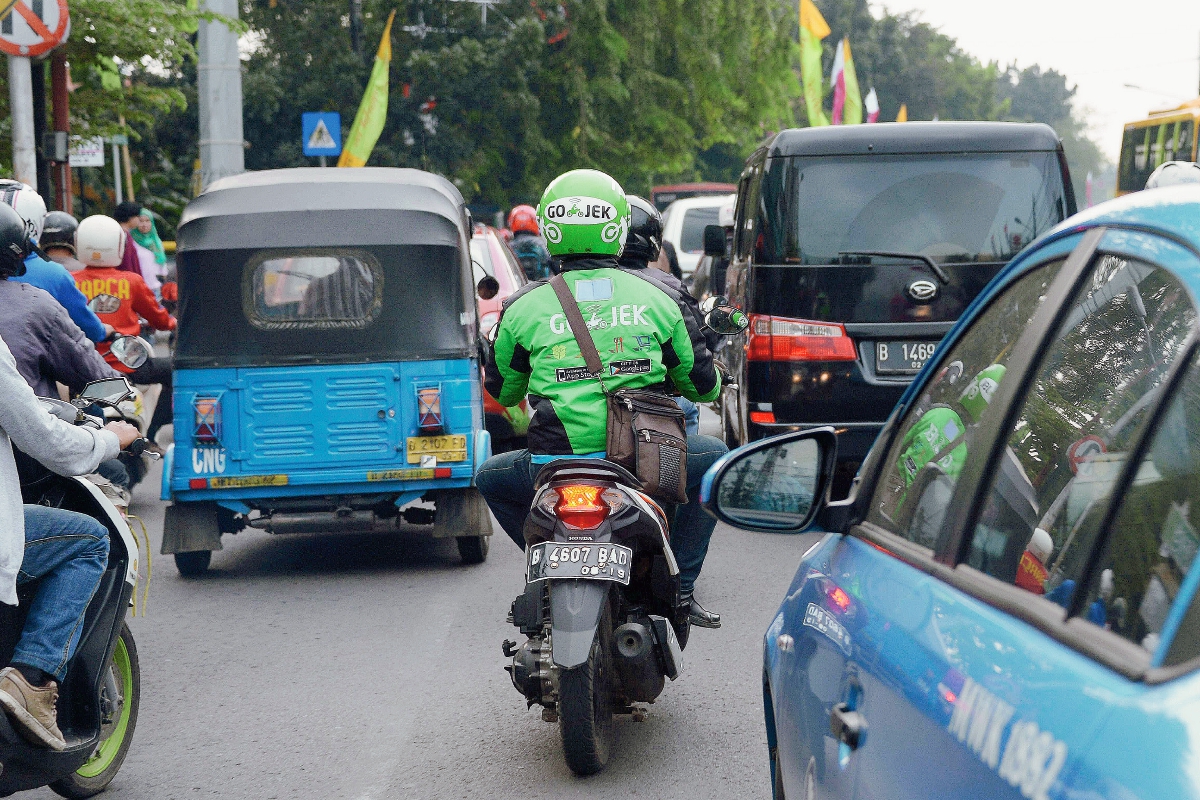 Las motocicletas son utilizadas de taxi. (Foto Prensa Libre: AFP).