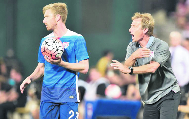 Klinsmann se muestra enérgico con sus jugadores a la hora de los encuentros. (Foto Prensa Libre: AFP)